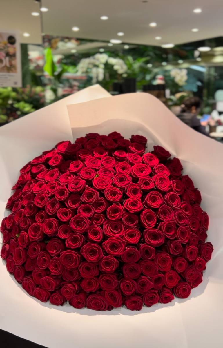 Livraison de roses rouges à Paris