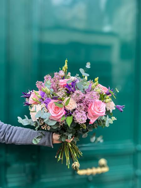 Artisan fleuriste pour une livraison de bouquet de fleurs à Boulogne Billancourt dans les Hauts de Seine