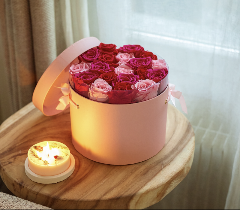 Coffrets de Roses Éternelles par Fleurs d'Auteuil : Livraison dans le 18e Arrondissement de Paris pour la Saint Valentin