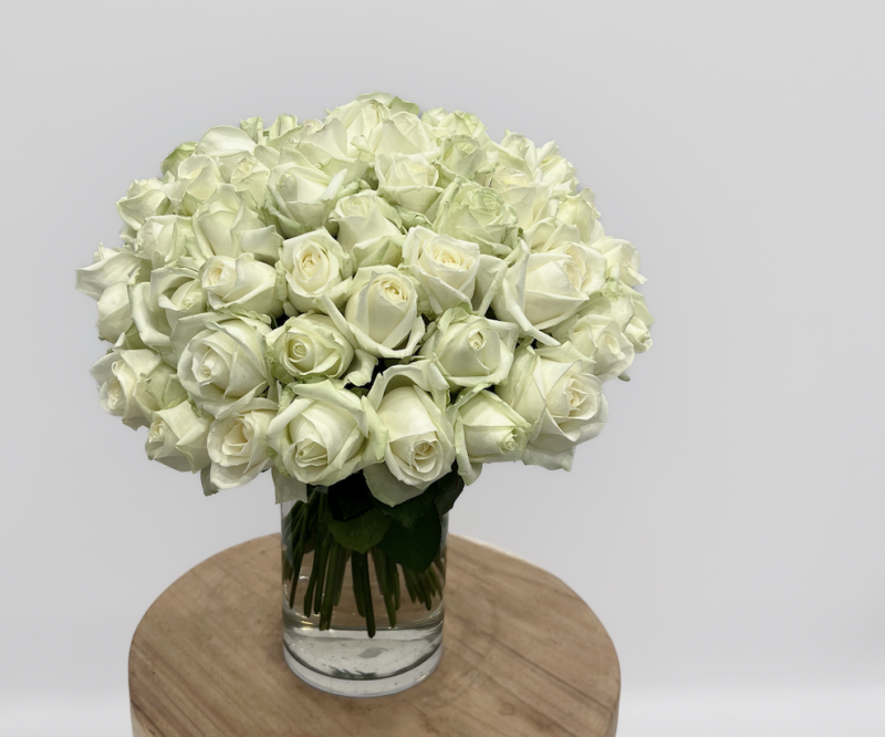 Roses Éblouissantes pour une Rentrée Raffinée dans le 20e Arrondissement de Paris