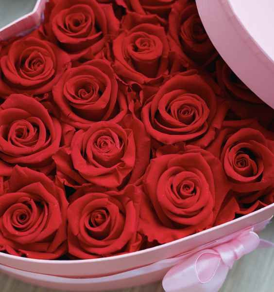 Coffrets de Roses Éternelles par Fleurs d'Auteuil : Livraison dans le 16e Arrondissement de Paris